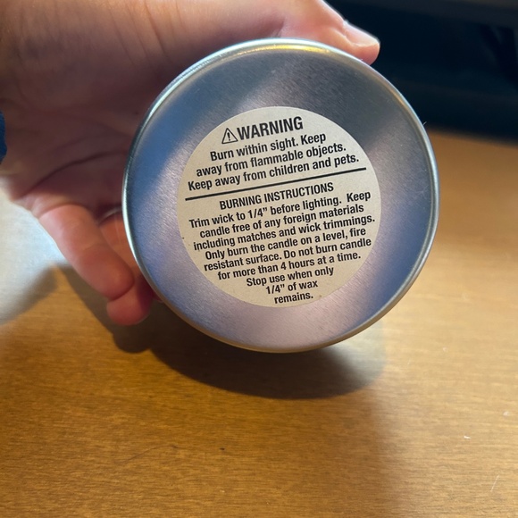 Disney's Main Street Park Scents Candle - Picture 7 of 8